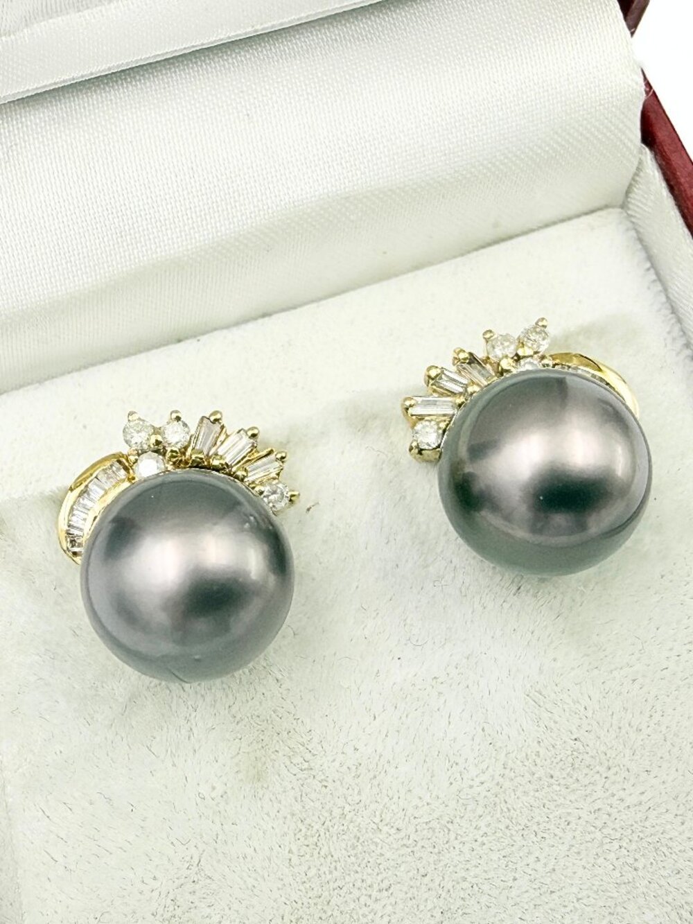 Exquisite Estate Marked 18k Gold 12.4mm Tahitian Pearl Diamond Post Back Earring